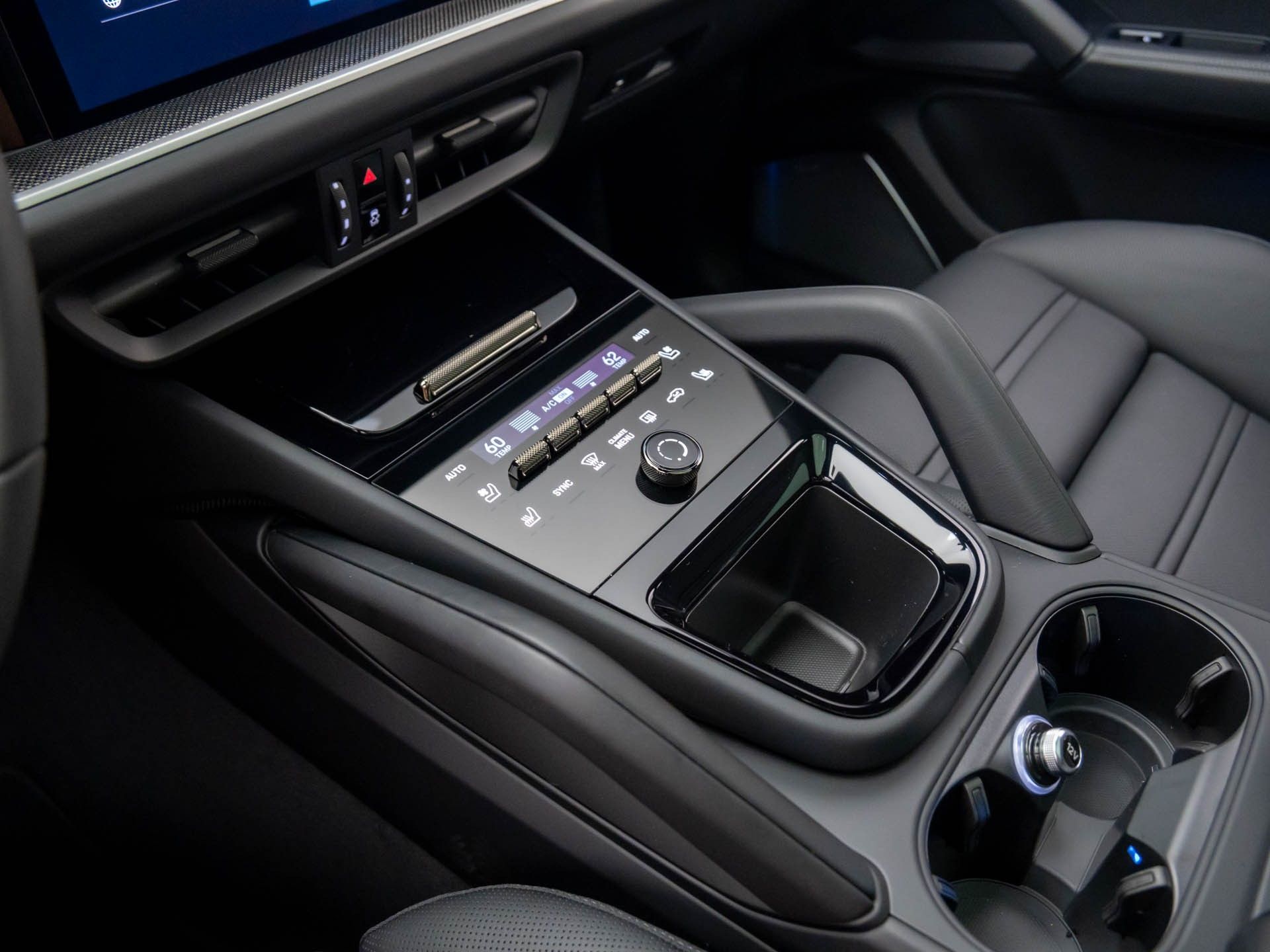 2025 Porsche Cayenne Turbo E-Hybrid Coupe photo 13