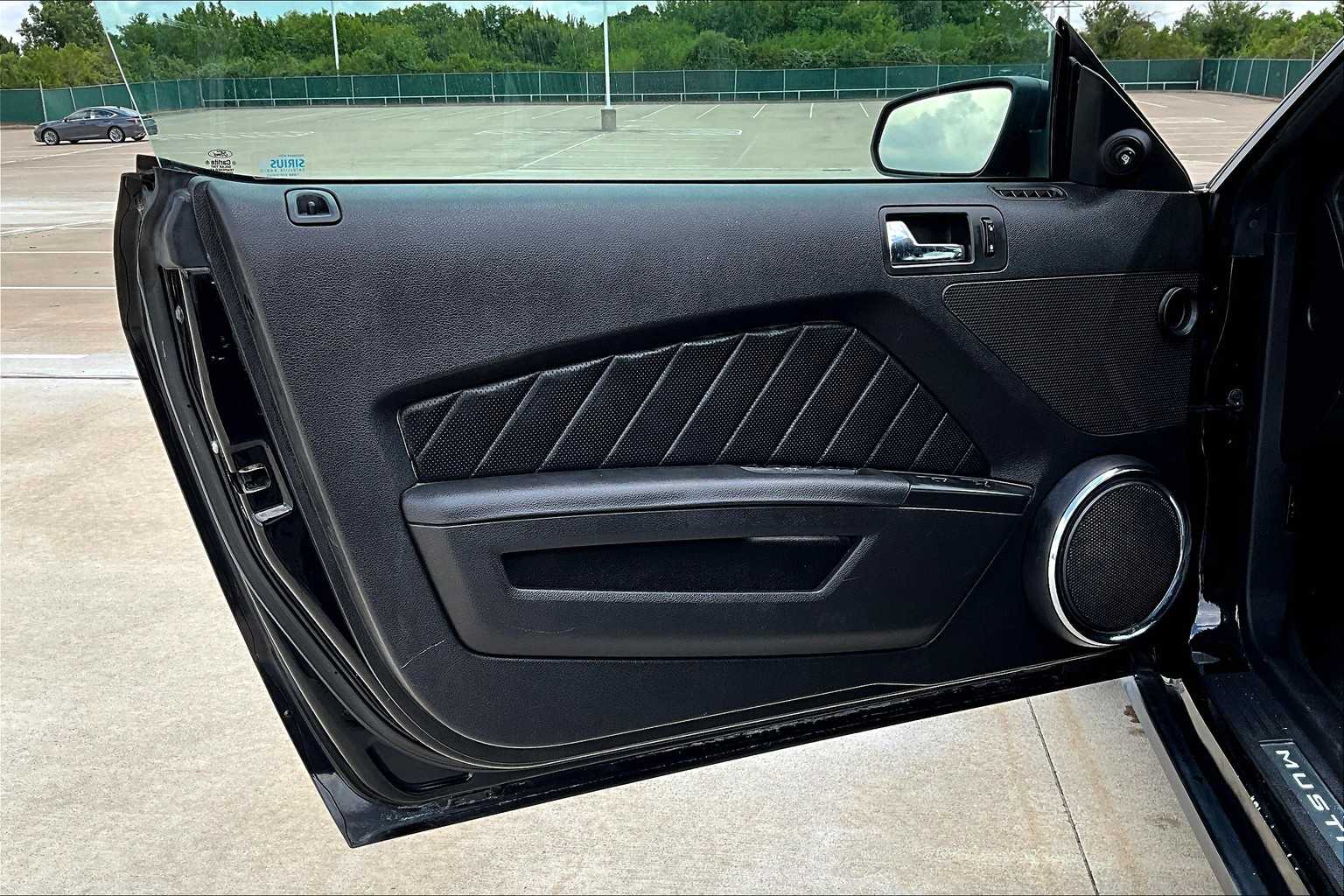 2010 Ford Mustang V6 Convertible photo 18