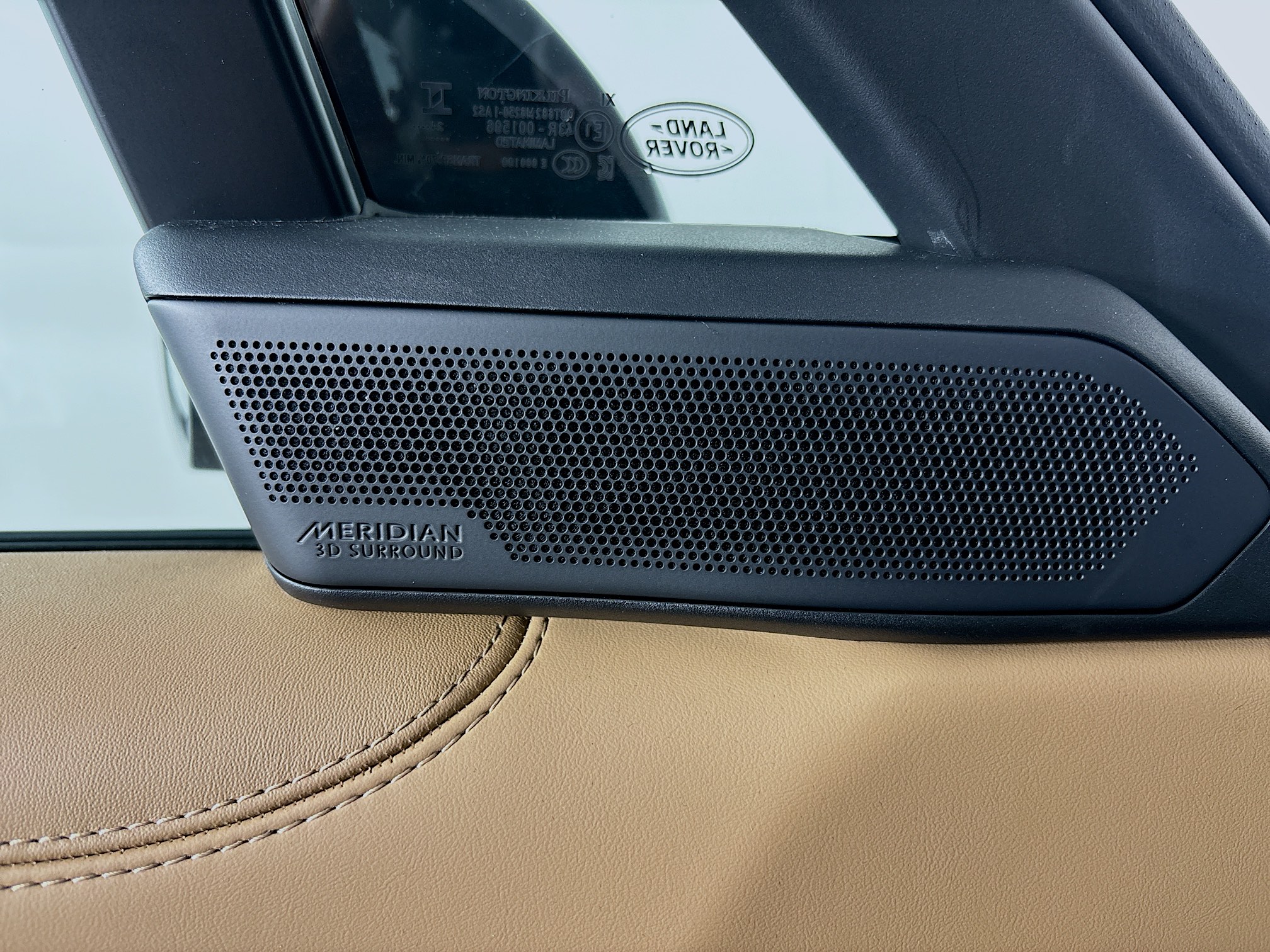 2025 Land Rover Range Rover SE photo 18