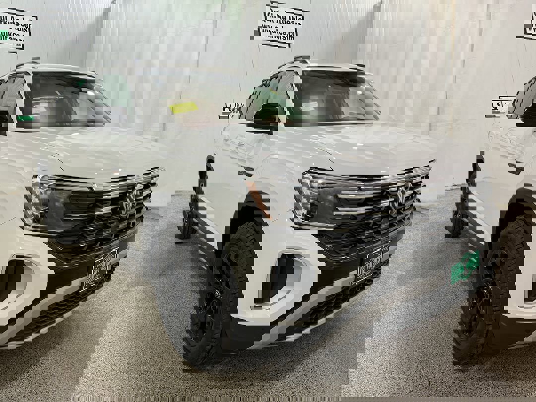 New 2025 Pure White Volkswagen 2.0T Peak Edition image 1