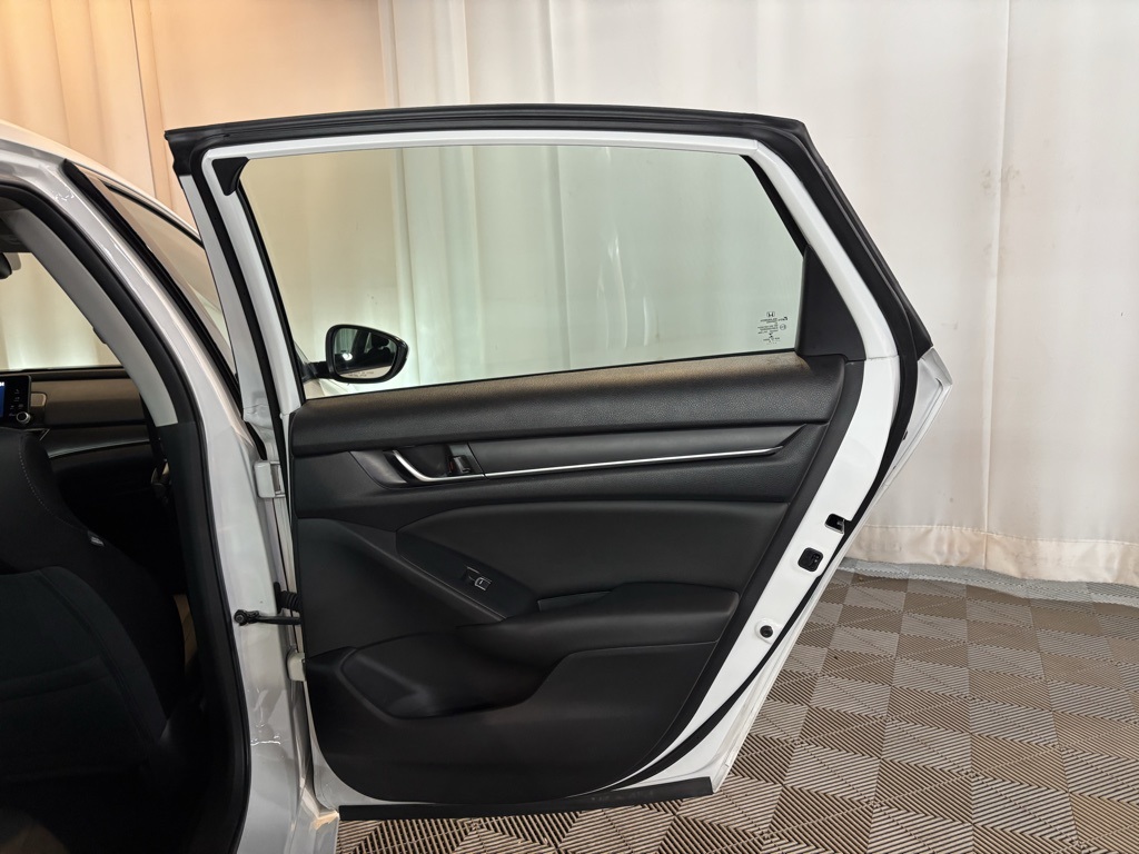 2019 Honda Accord LX photo 18