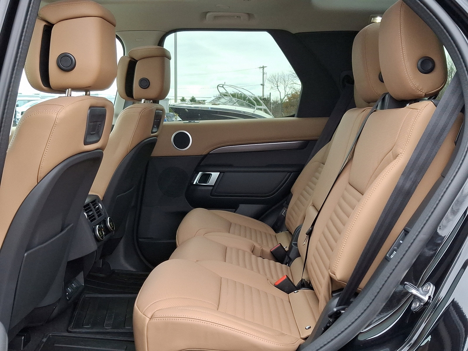 2025 Land Rover Discovery Metropolitan Edition photo 6