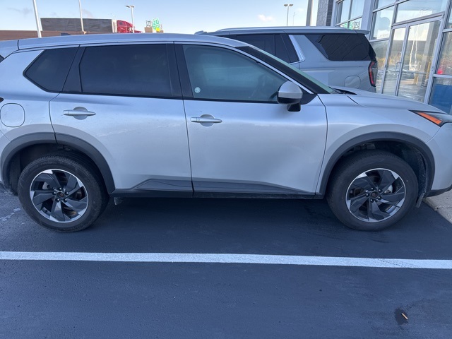 2024 Nissan Rogue SV photo 2