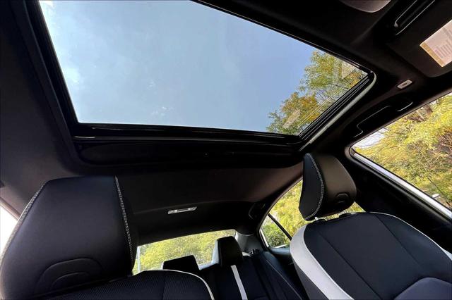 2025 Toyota Camry SE photo 13