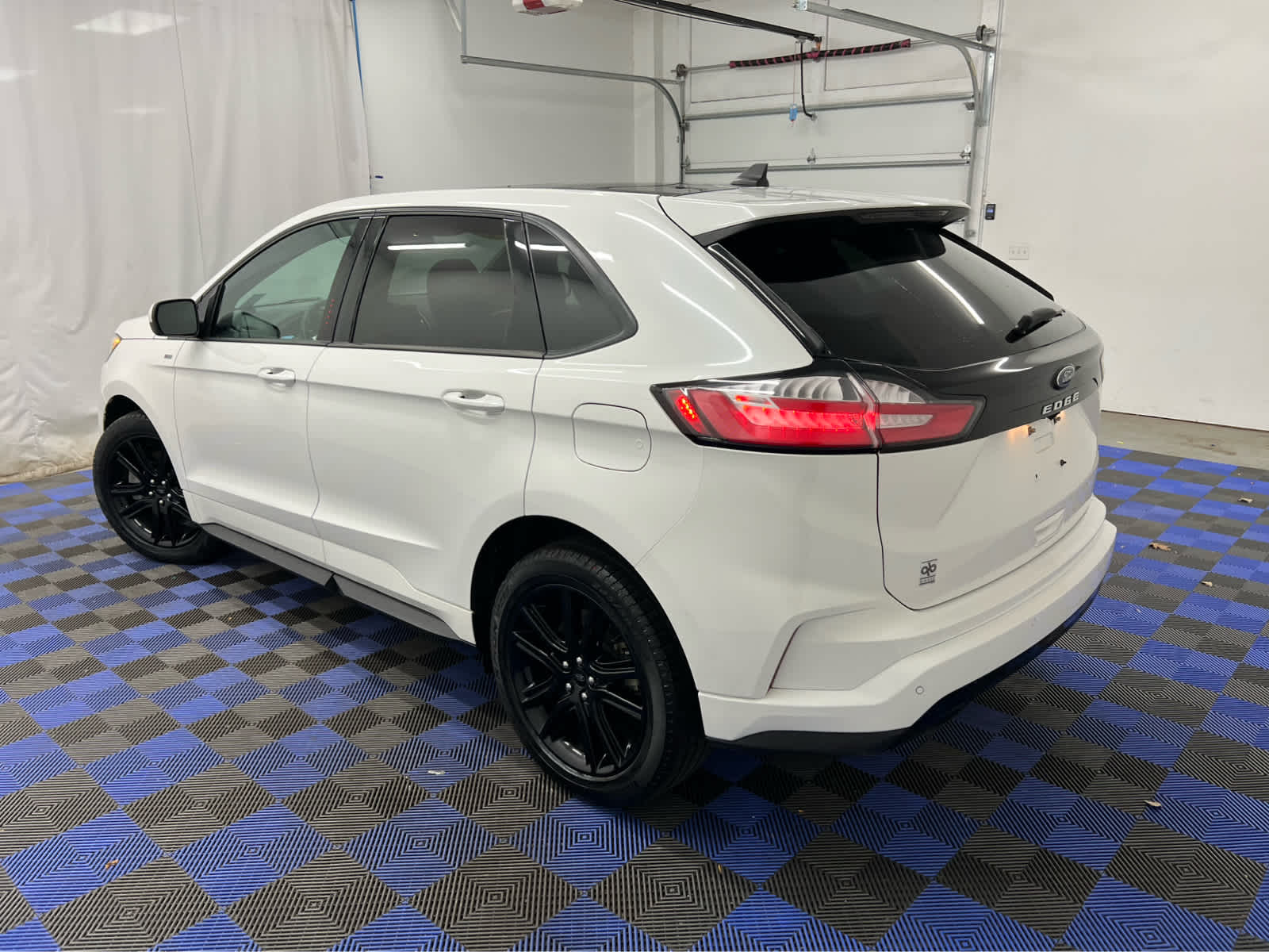 2022 Ford Edge ST-Line photo 3