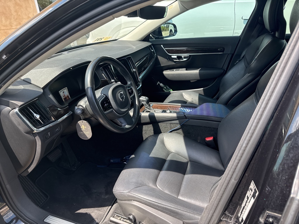 2018 Volvo S90 T5 Momentum photo 4
