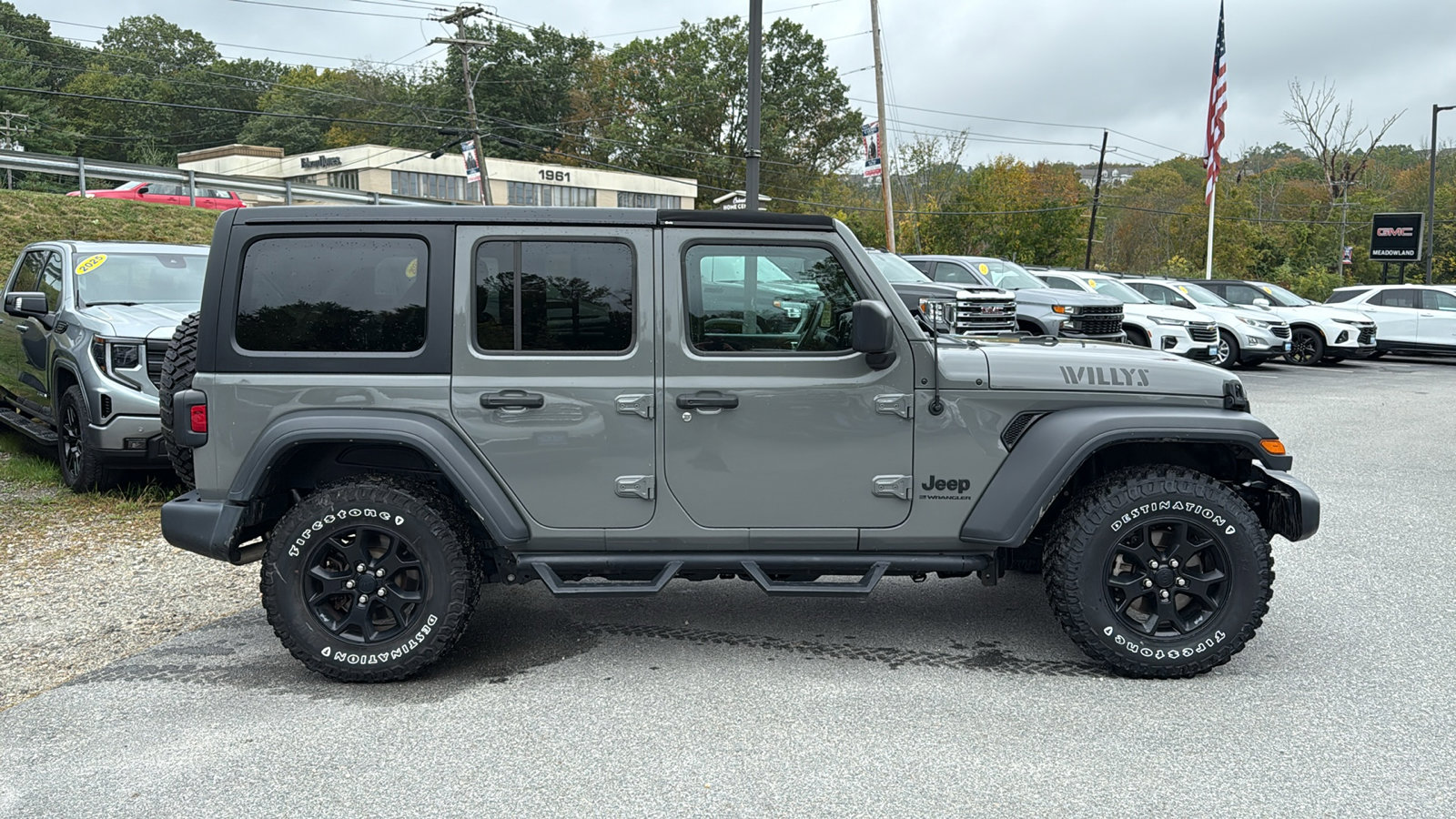 2023 Jeep Wrangler Willys photo 3