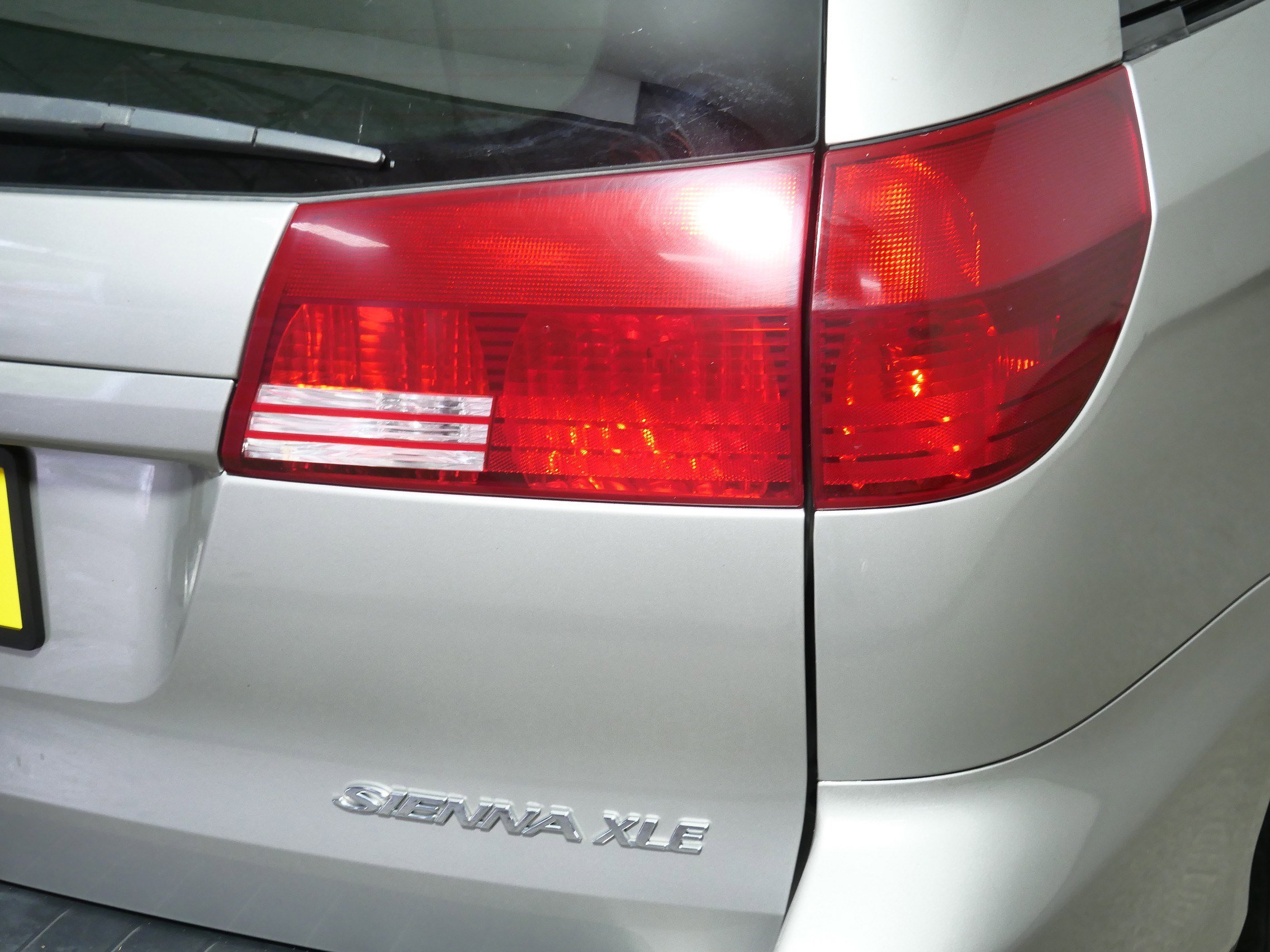2004 Toyota Sienna XLE photo 10