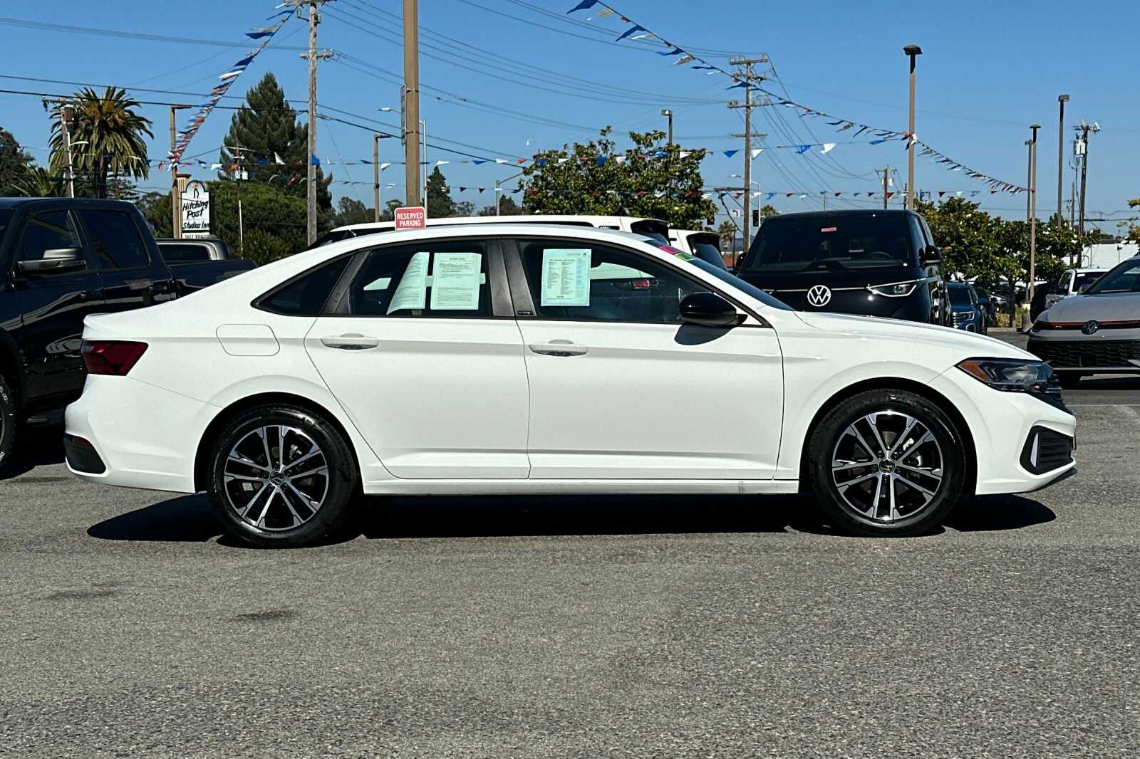 2024 Volkswagen Jetta 1.5T Sport photo 3