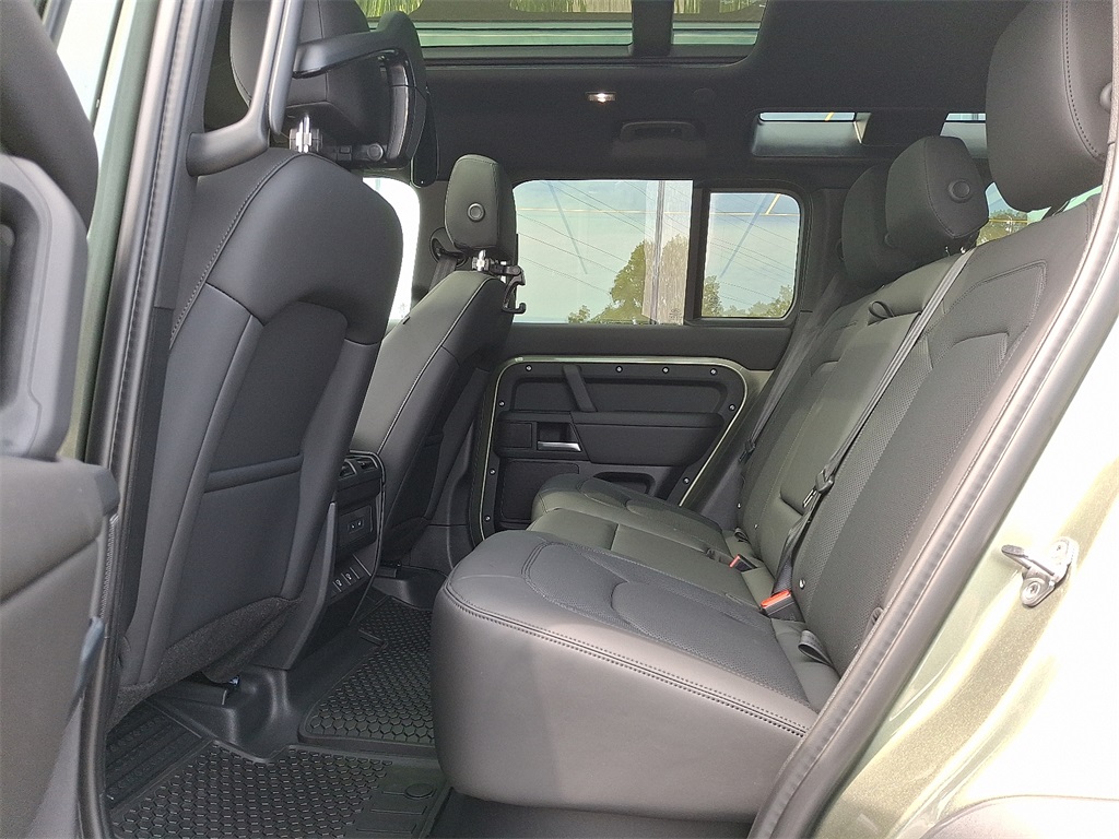 2025 Land Rover Defender 110 S photo 7
