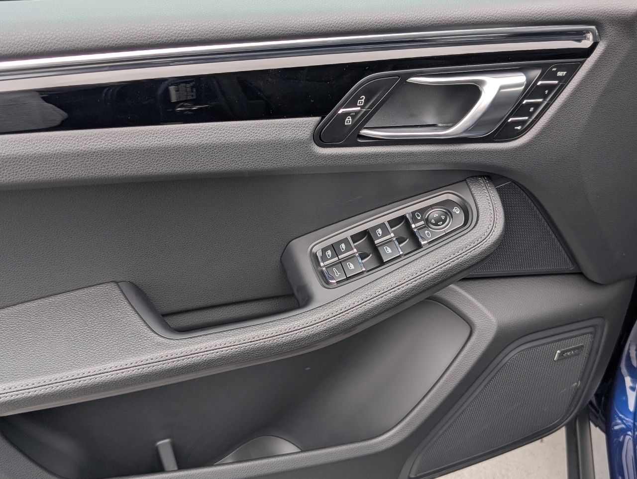 2025 Porsche Macan T photo 19