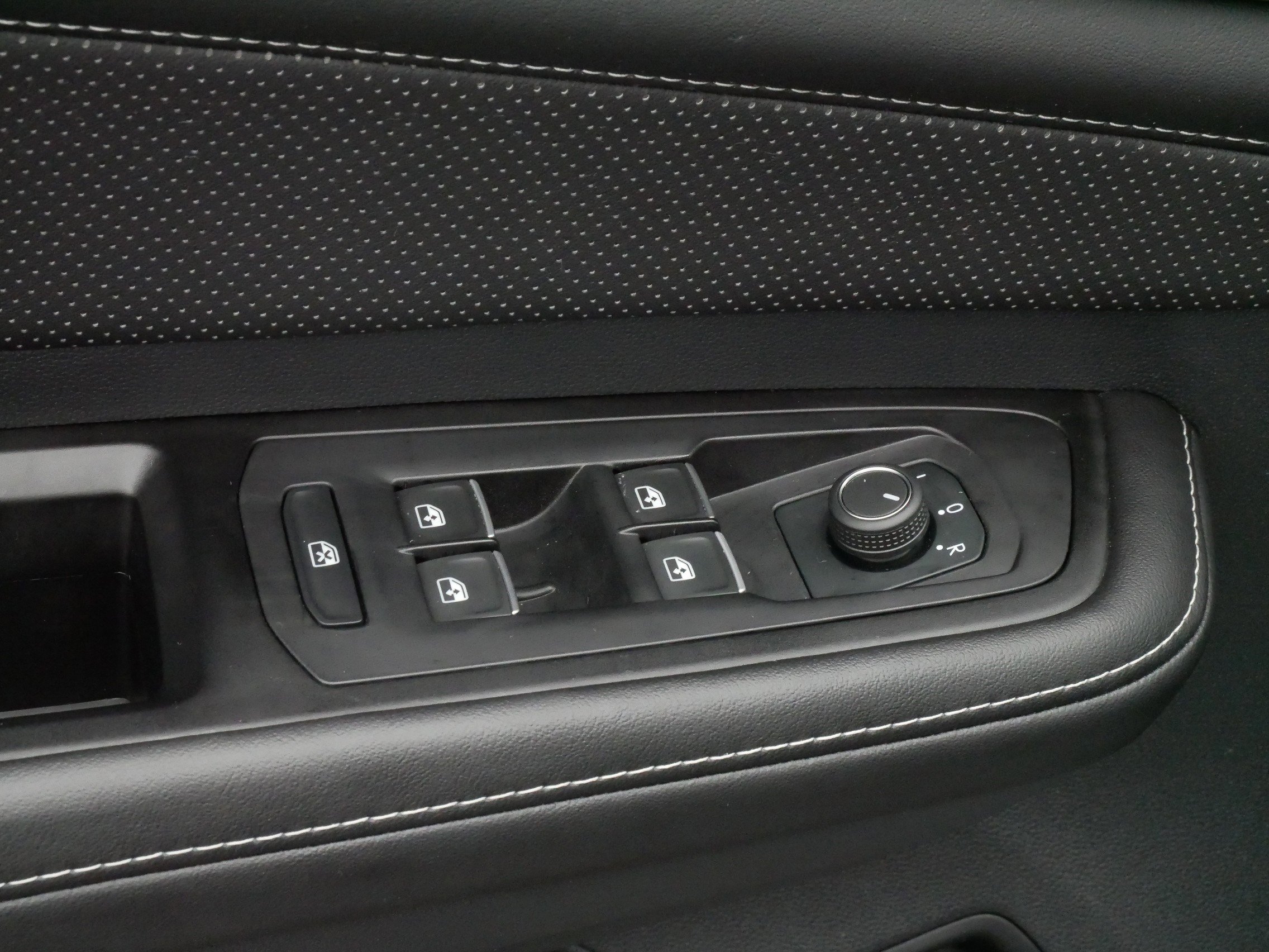2024 Volkswagen Atlas SE Technology photo 17