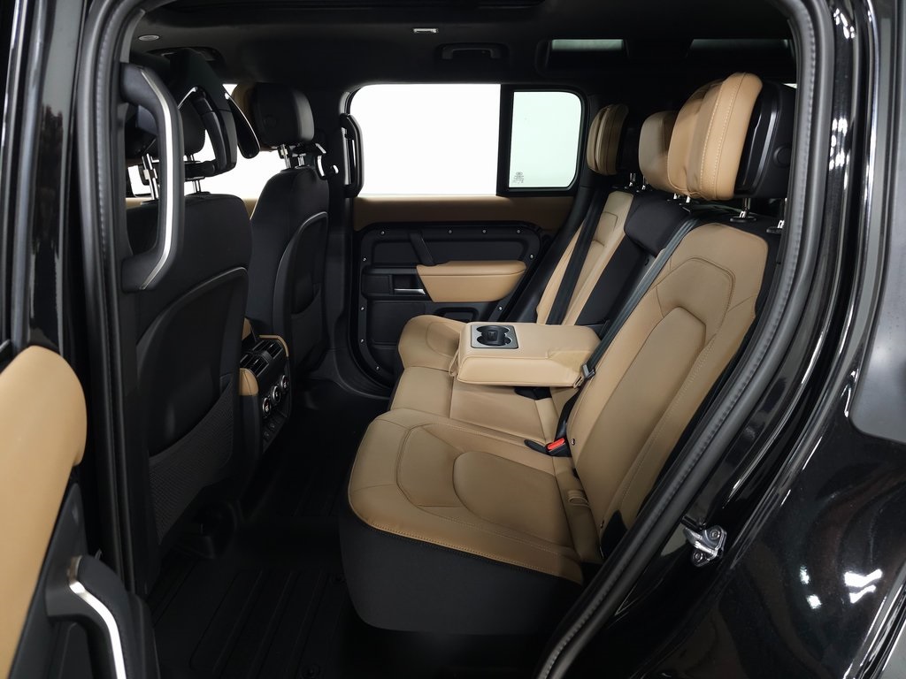 2025 Land Rover Defender 110 V8 photo 33