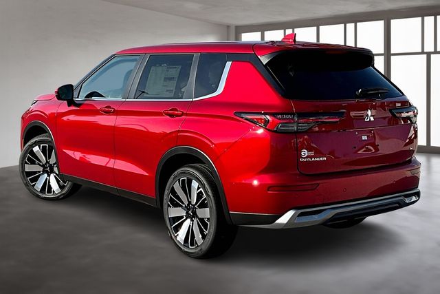 2025 Mitsubishi Outlander SE photo 4