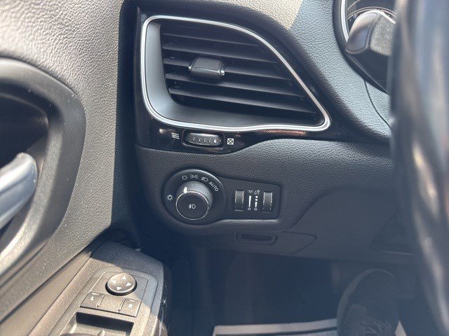 2021 Jeep Cherokee Altitude photo 20