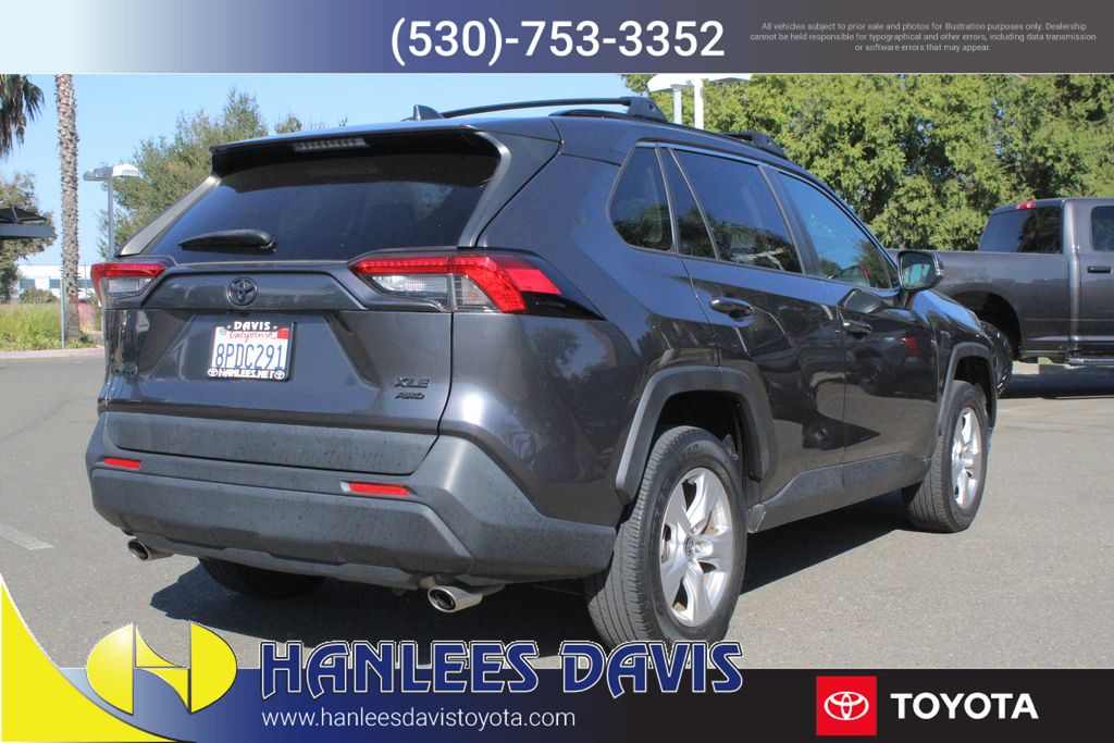 2020 Toyota RAV4 XLE photo 7