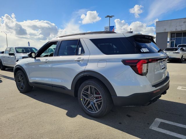 2026 Ford Explorer ST-Line photo 2
