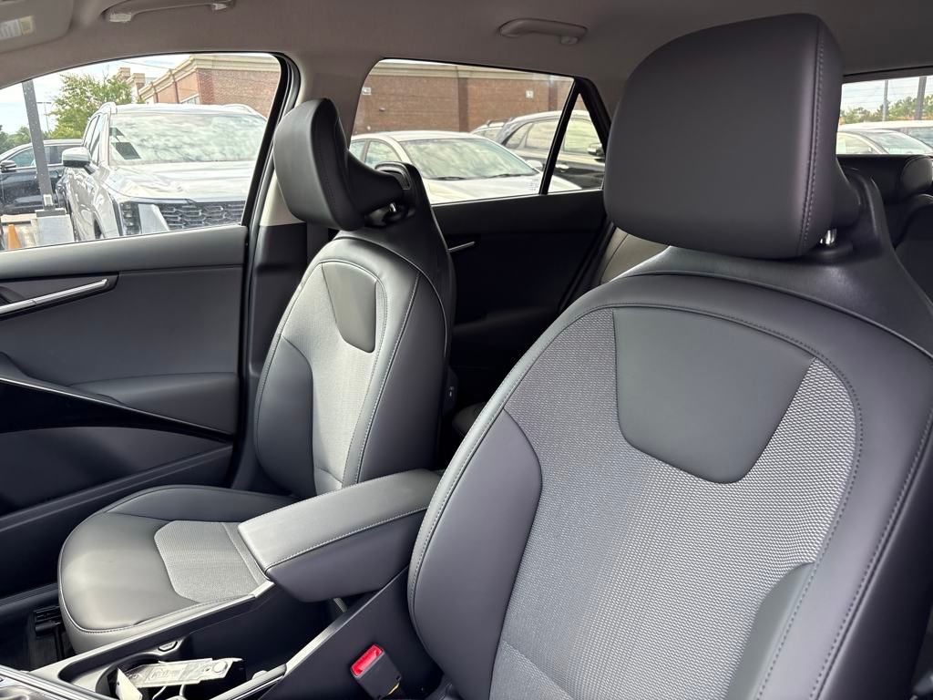 2025 Kia Niro EX photo 12