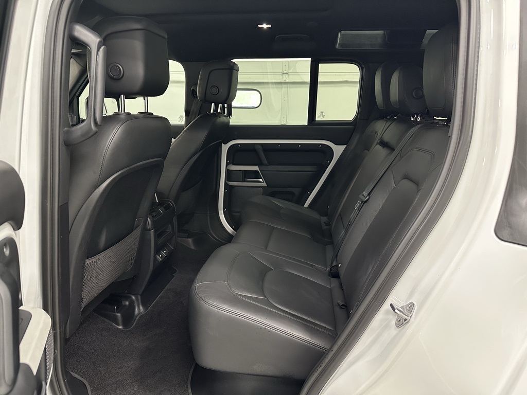 2024 Land Rover Defender 110 S photo 8