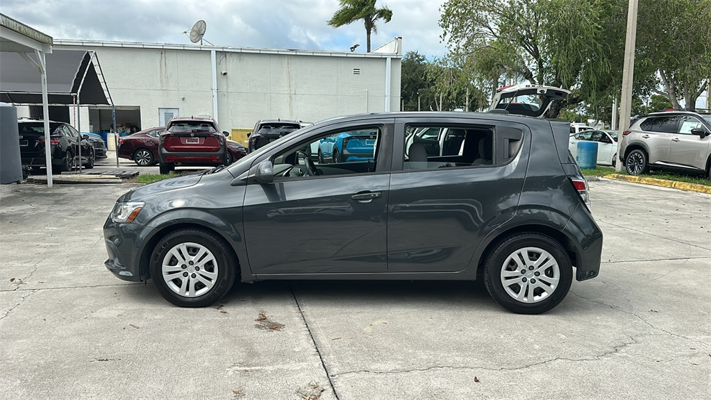 2020 Chevrolet Sonic LT photo 4