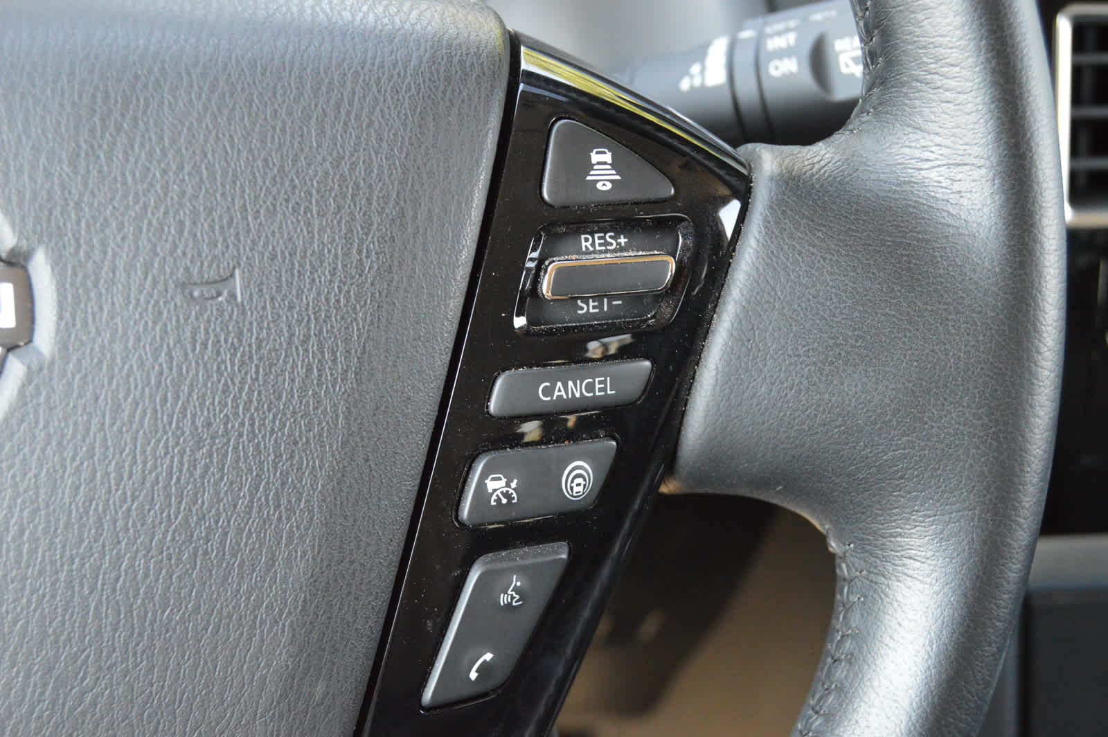 2024 Nissan Armada SV photo 21