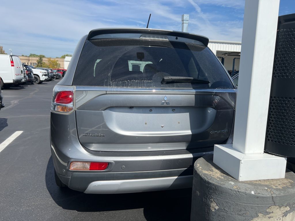 2015 Mitsubishi Outlander SE photo 4