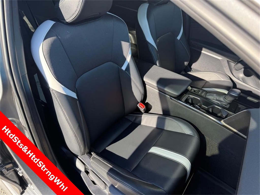 2025 Toyota Camry SE photo 10
