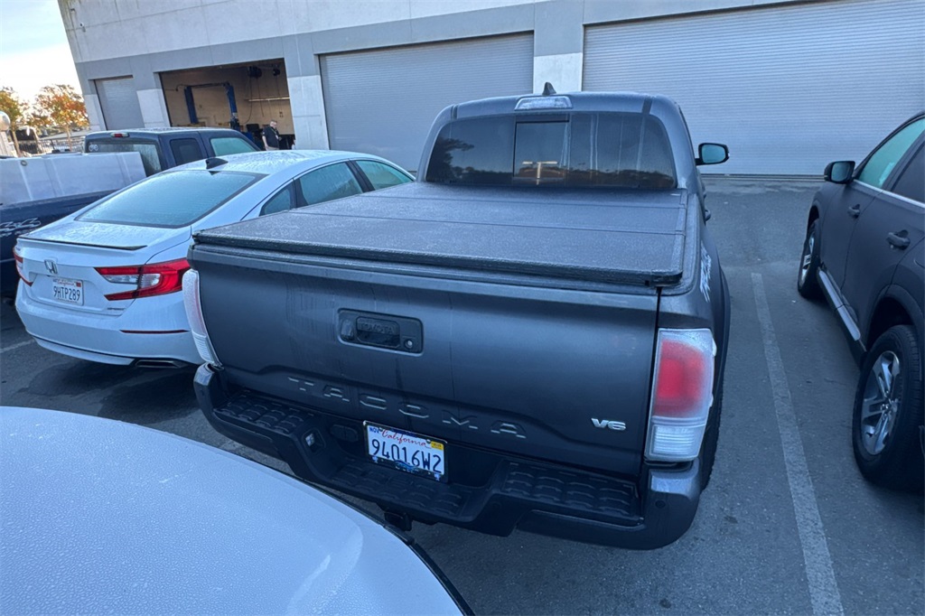 2022 Toyota Tacoma TRD Off-Road photo 3