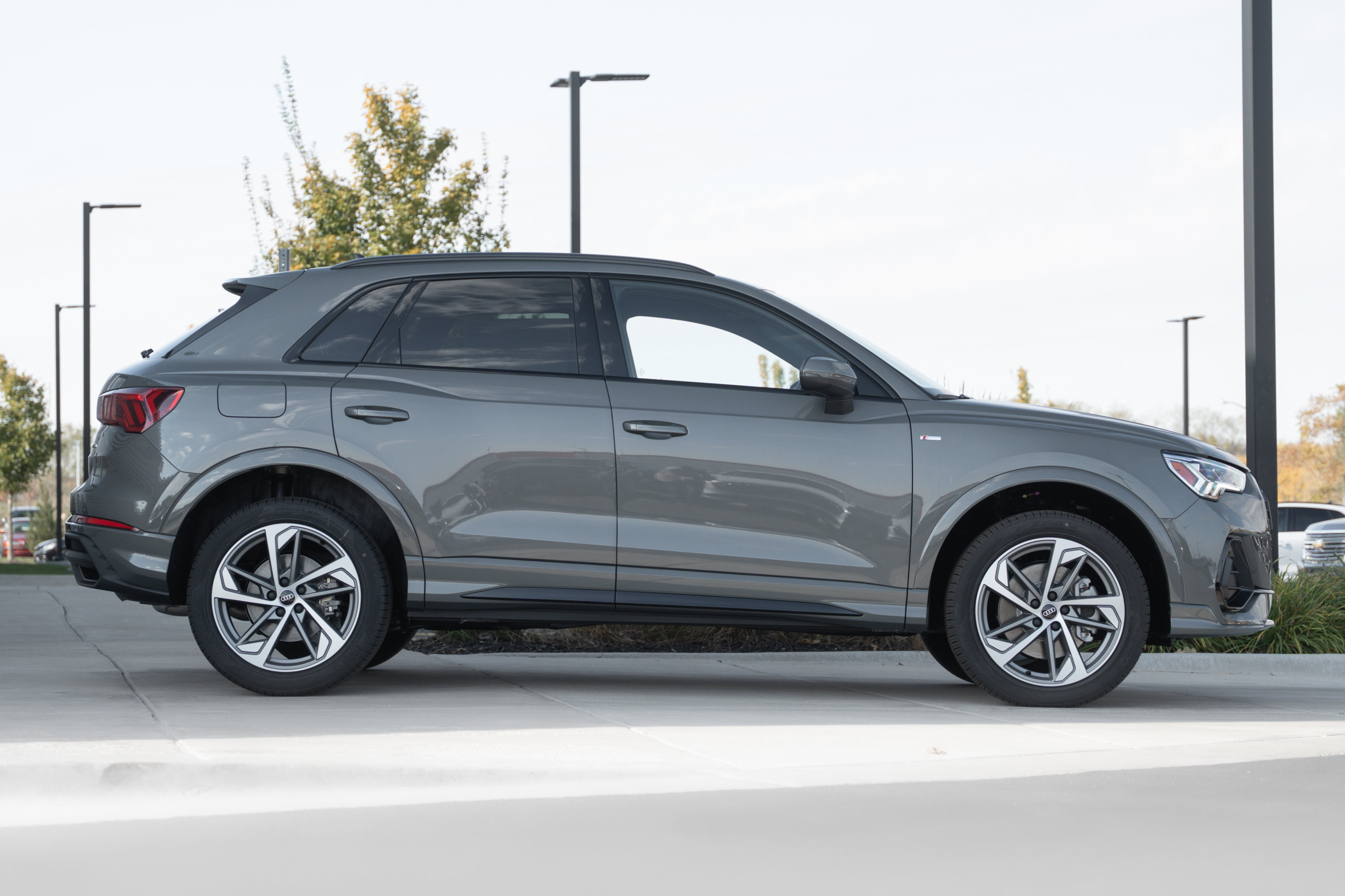 2025 Audi Q3 S line Premium photo 3