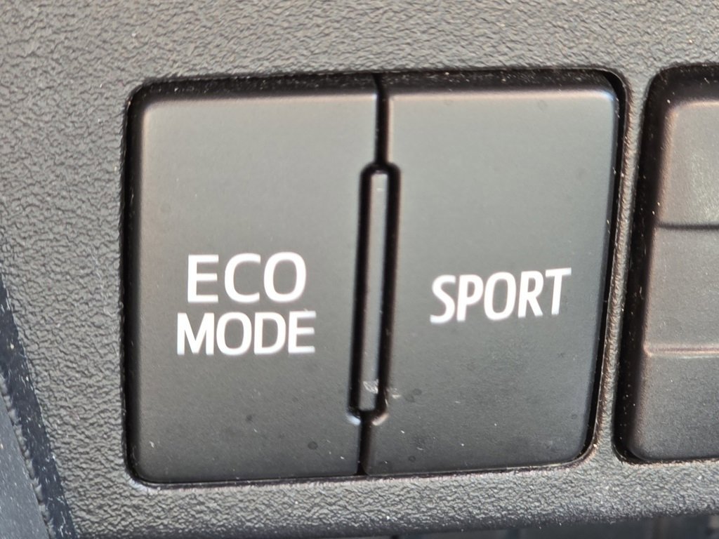 2017 Toyota RAV4 Limited photo 10