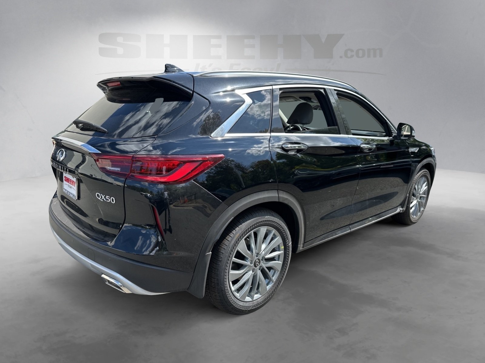2025 Infiniti QX50 Luxe AWD photo 7