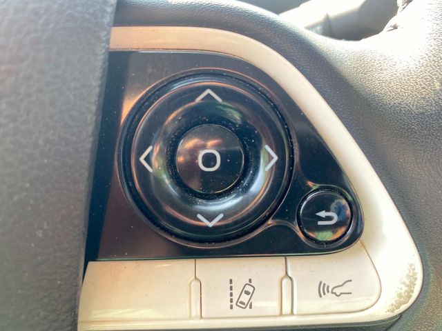 2017 Toyota Prius Prime Plus photo 16