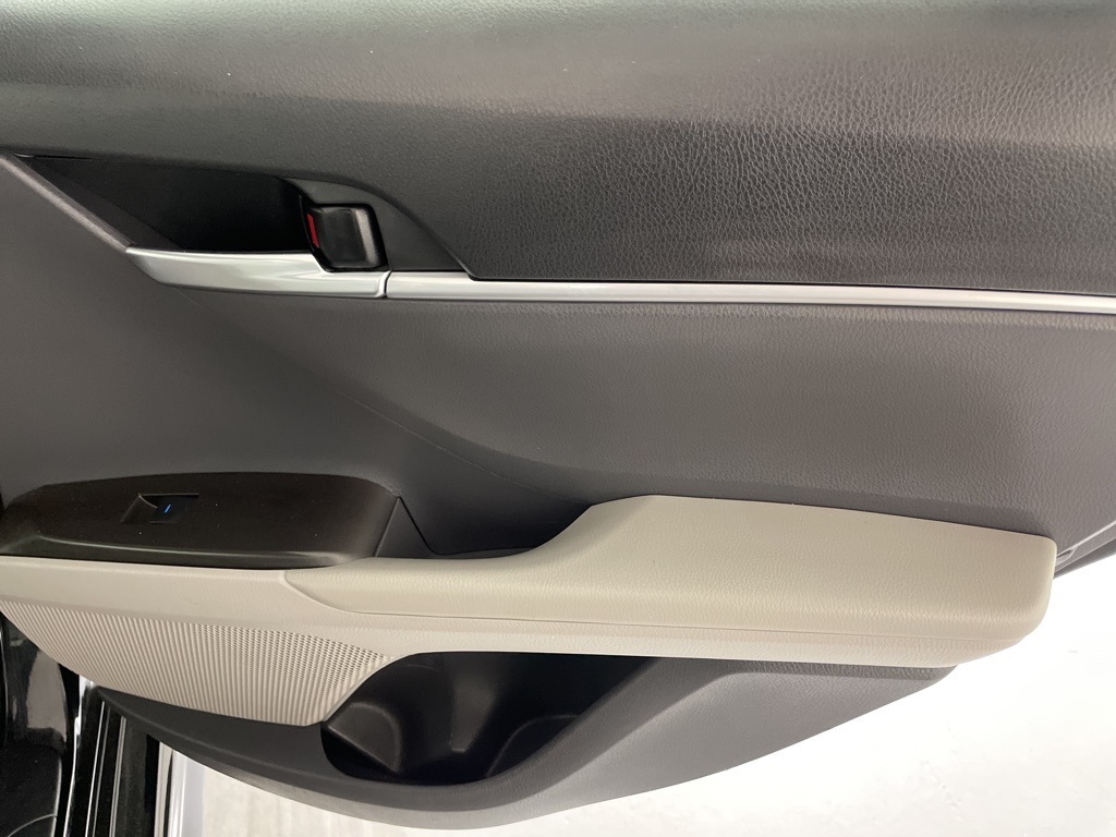 2023 Toyota Camry SE photo 32