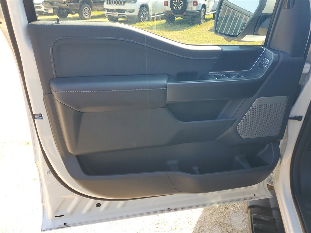 2025 Ford F-150 Lariat photo 3