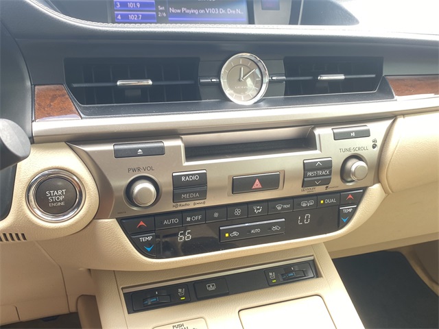 2013 Lexus ES 350 photo 27