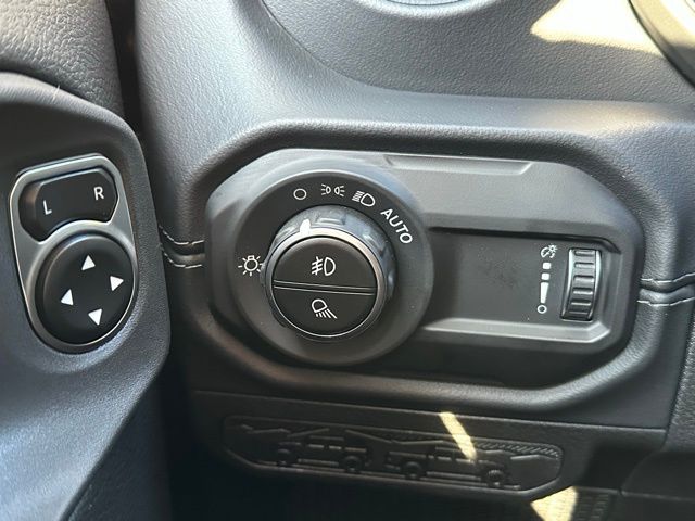 2025 Jeep Gladiator Sport photo 15
