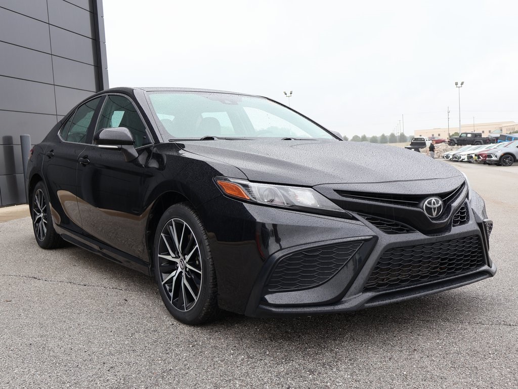 2024 Toyota Camry SE photo 6