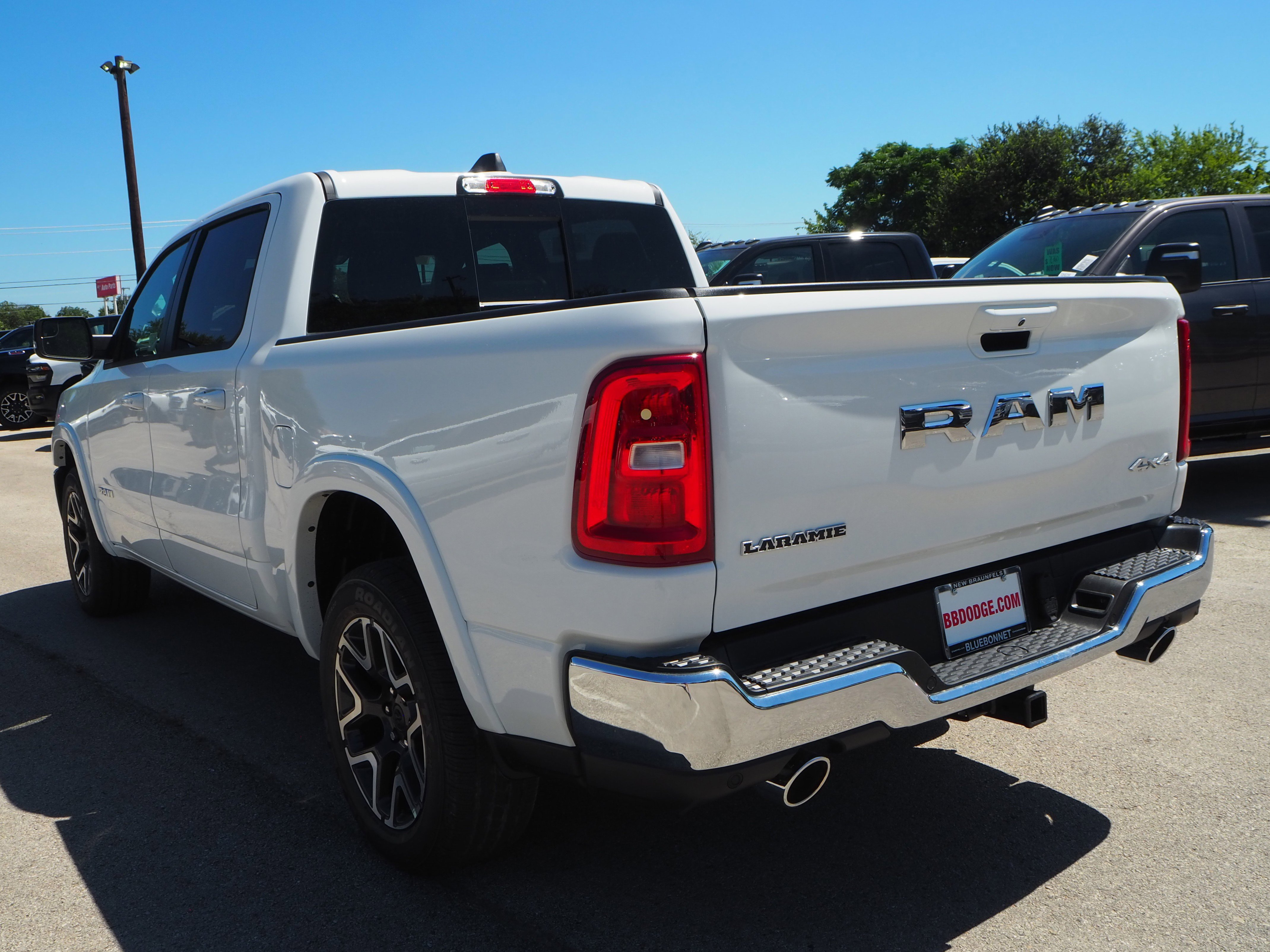 2025 Ram 1500 Laramie photo 3