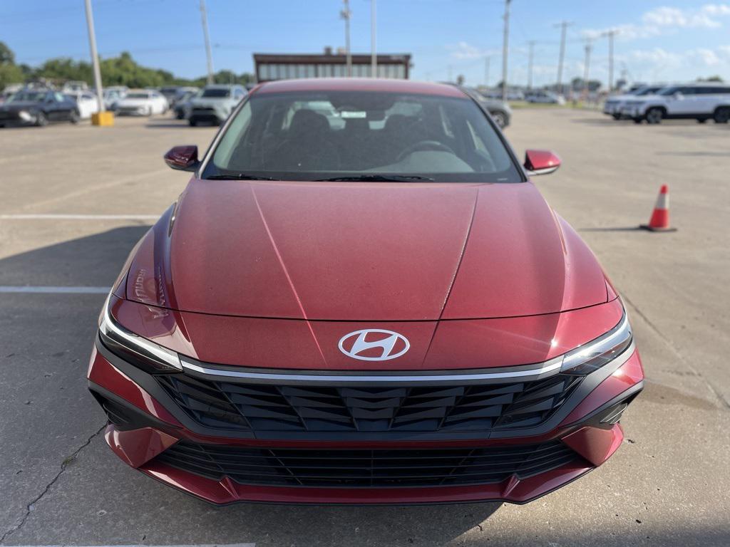 2025 Hyundai Elantra Hybrid Blue photo 3