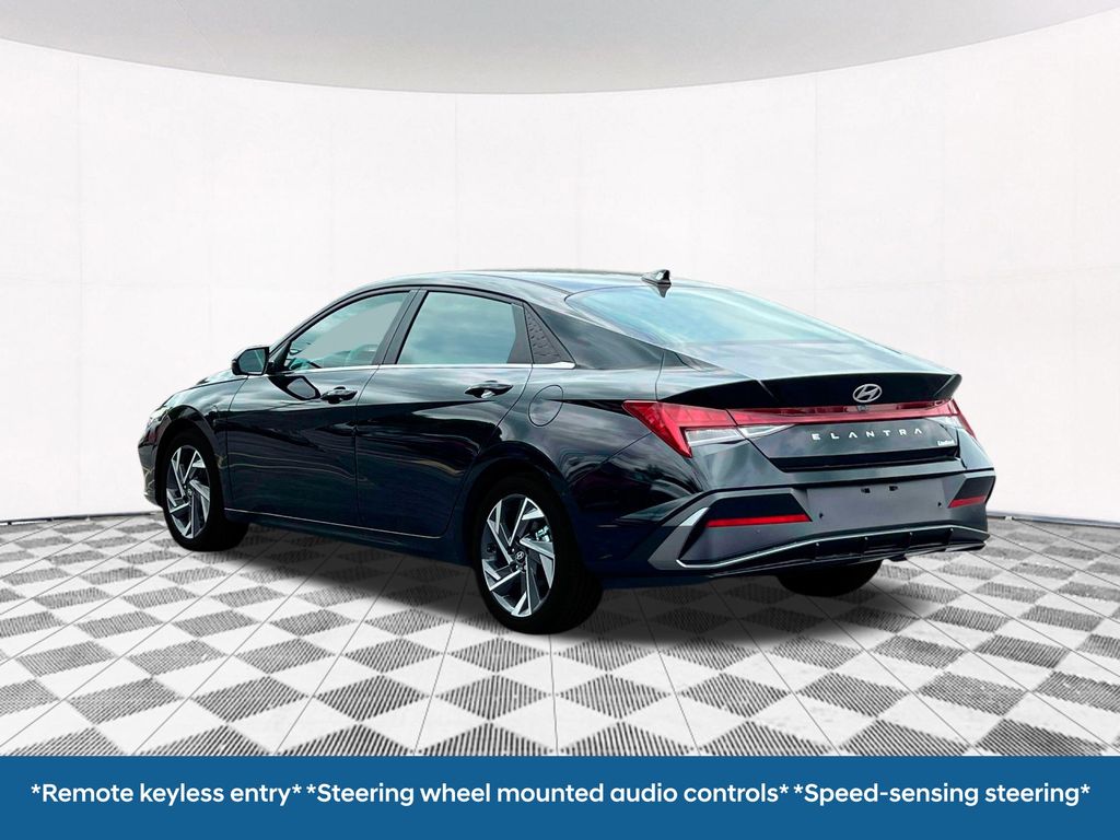 2025 Hyundai Elantra Limited photo 4