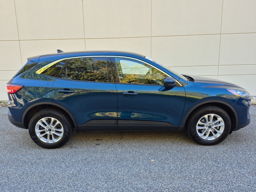 2020 Ford Escape SE photo 3