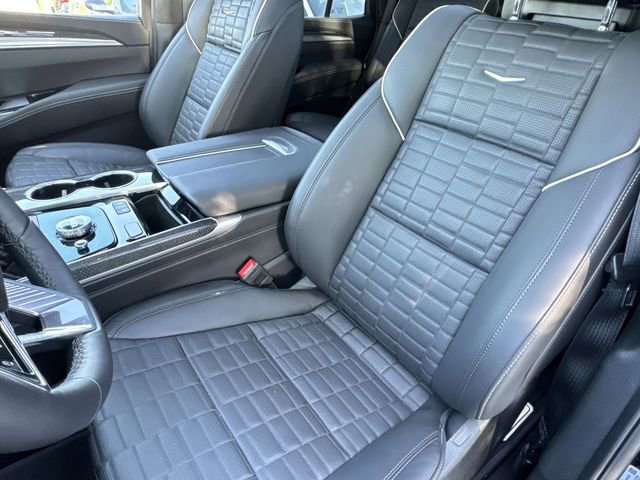 2025 Cadillac Escalade V-Series photo 11