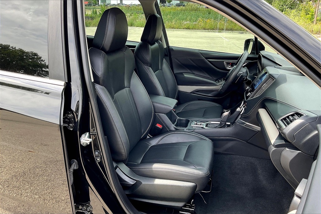 2024 Subaru Forester Limited Base photo 4