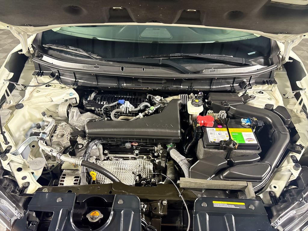 2017 Nissan Rogue SV photo 21