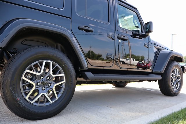 2025 Jeep Wrangler Sahara photo 36