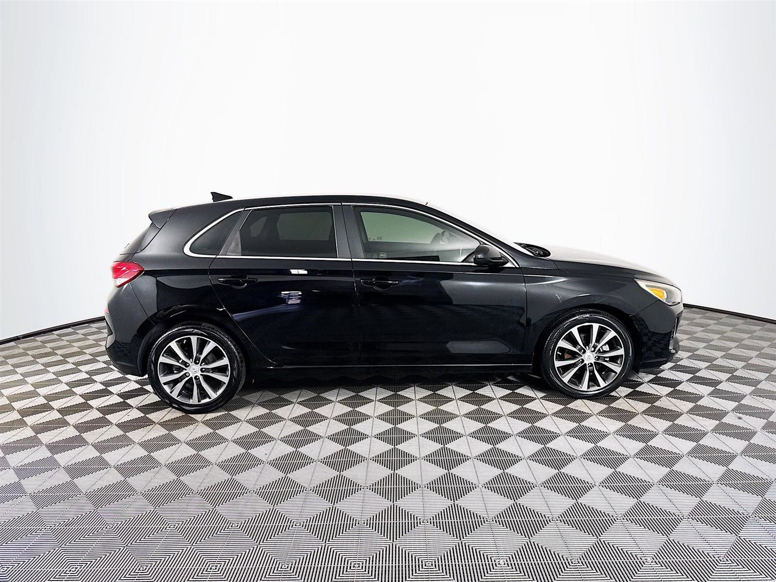 2020 Hyundai Elantra GT Base photo 8