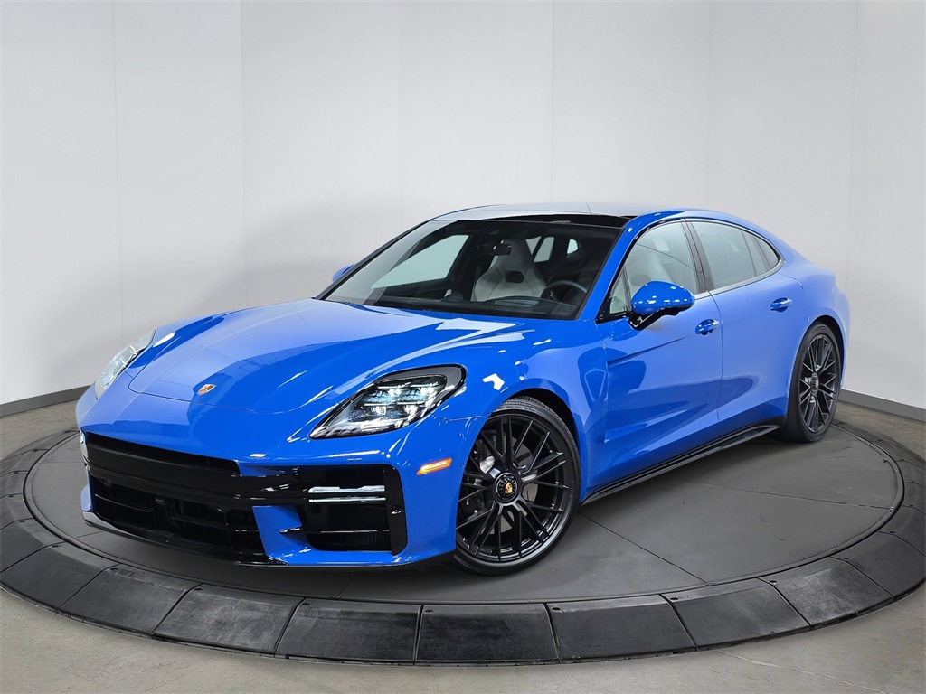 2025 Porsche Panamera GTS's photo