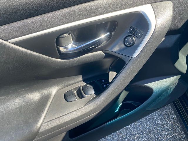 2017 Nissan Altima 2.5 SV photo 9