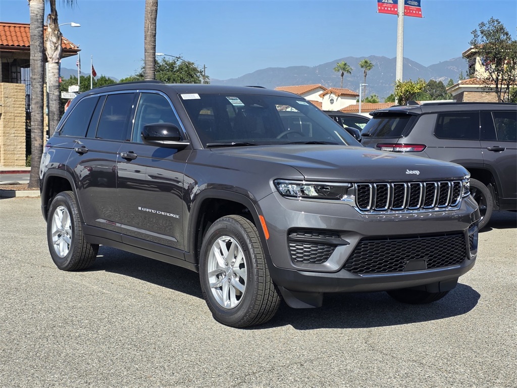 2025 Jeep Grand Cherokee Laredo's photo