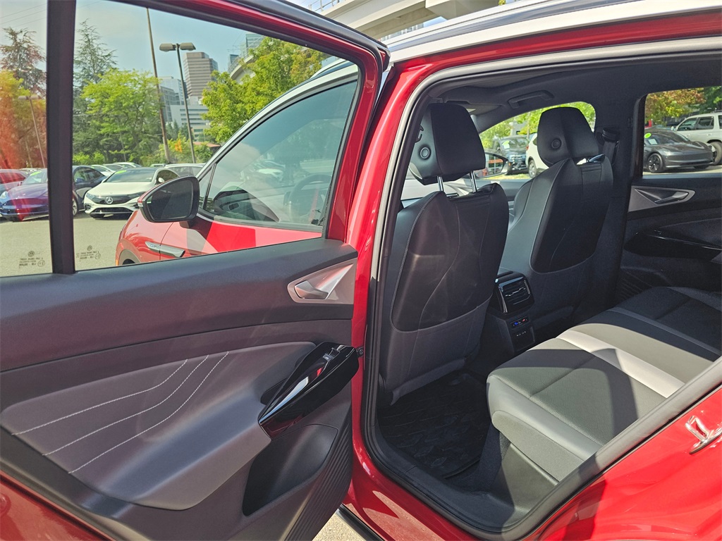 2023 Volkswagen ID.4 Pro Plus photo 18